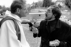 Messe Radio 1990, R.Pasquier avec le P. Maillard avant la messe